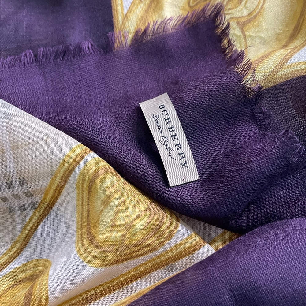 Burberry Prorsum Wool/Silk Blend Scarf. - Picture 7 of 16
